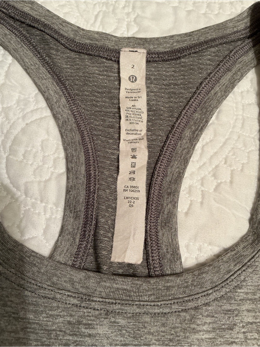 RARE LULULEMON Swiftly Tech Tank 2.0 Gray Hawaii Pineapple Design Size 2 - Picture 2 of 9